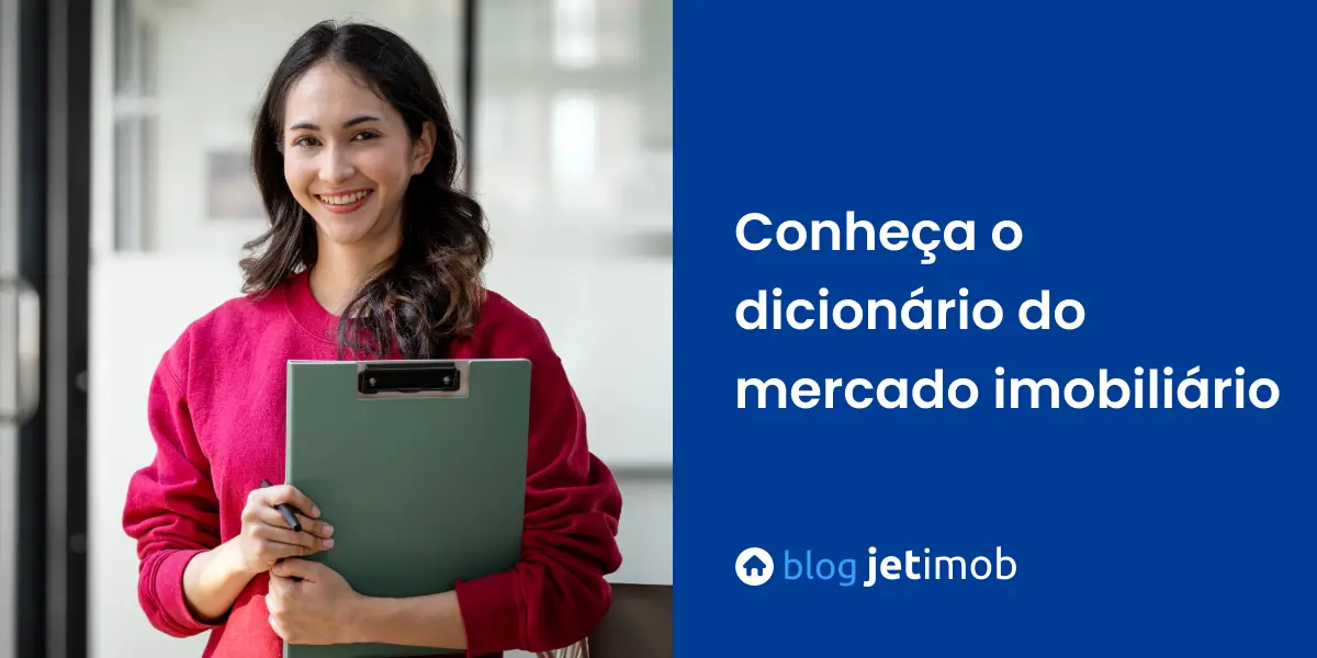 Corretora de imóveis aprendendo novos termos do mercado imobiliário.