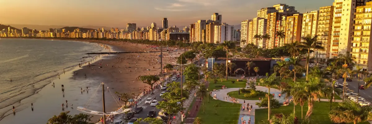 Imagem da cidade de Santos, no litoral paulista.